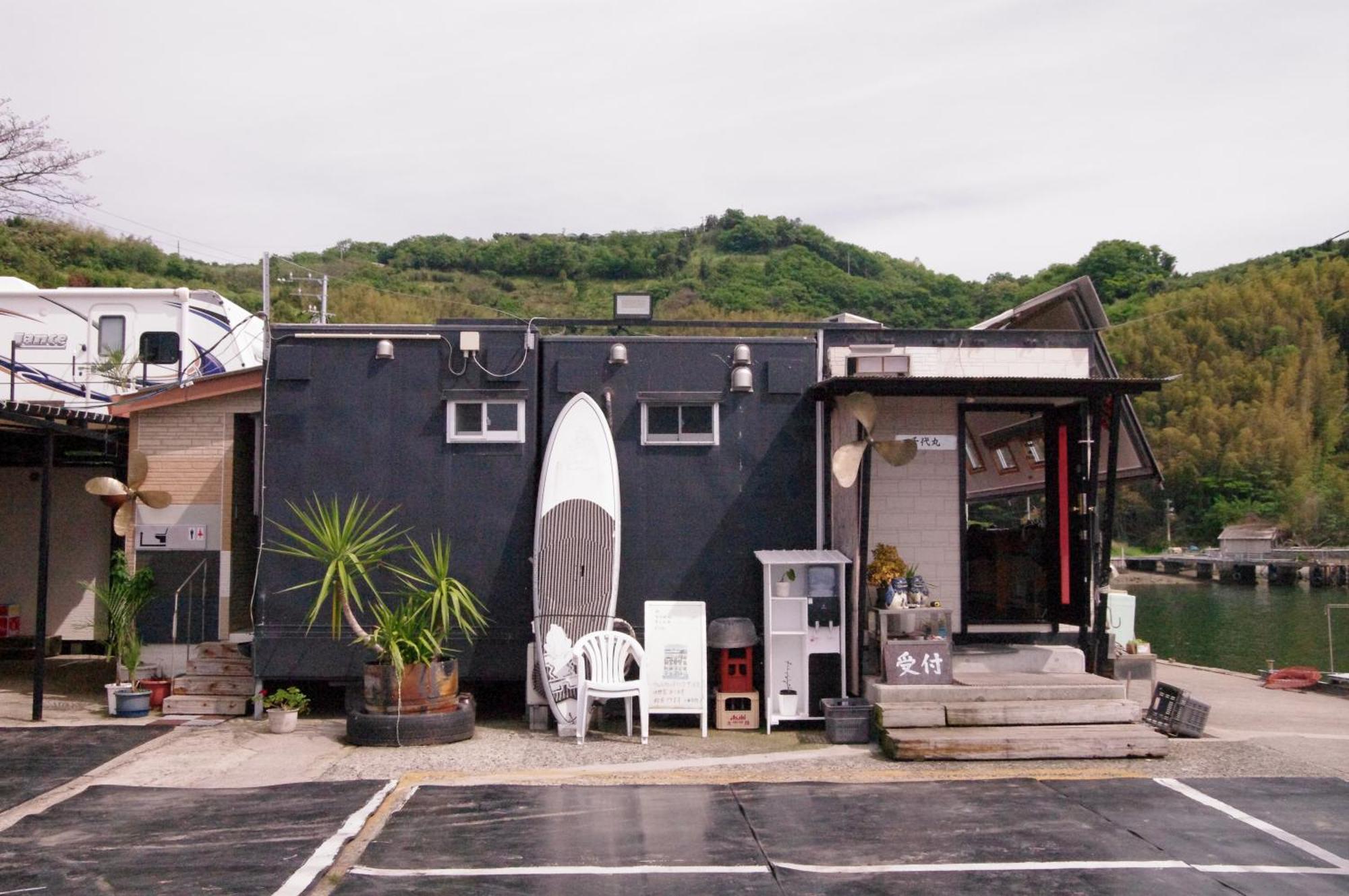 ホテル 千代丸コンテナハウス 宇和島市 エクステリア 写真